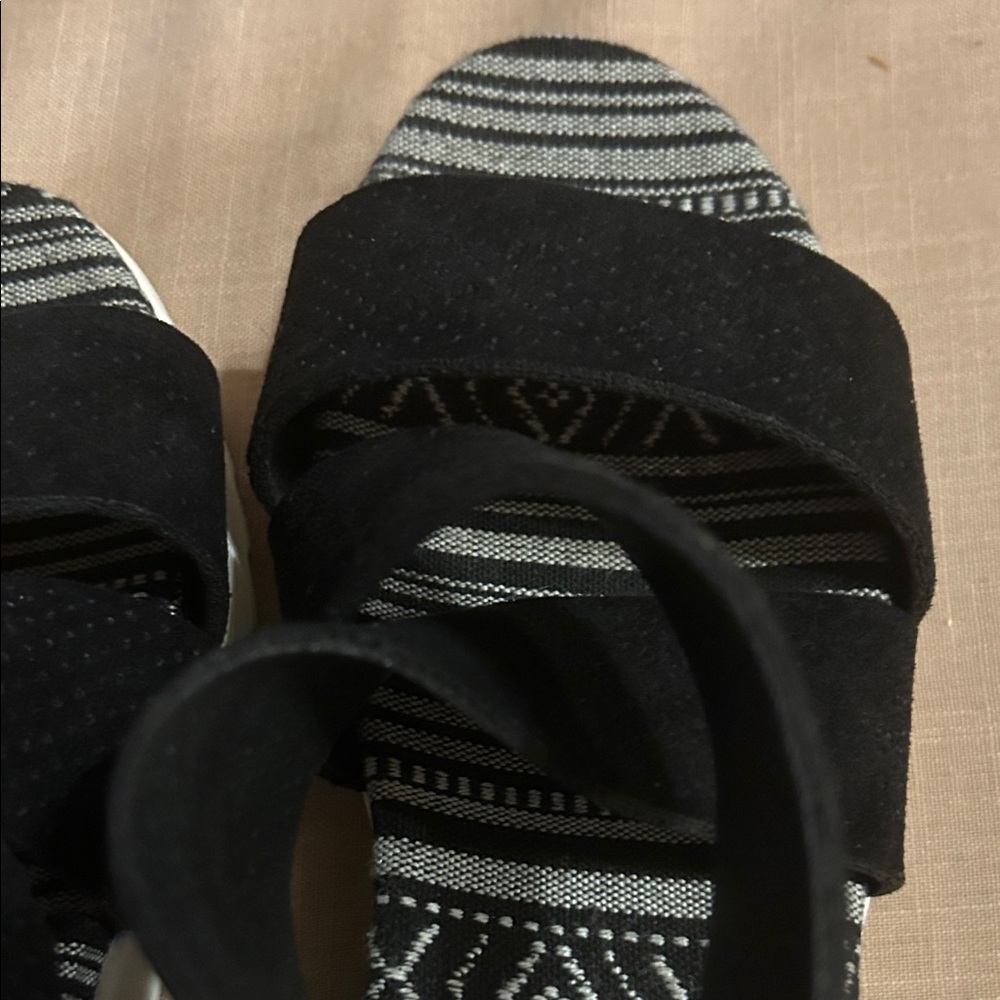 Very G Black Open-Toe Slip-On Sandals with Patterned Insole - Picture 6 of 8
